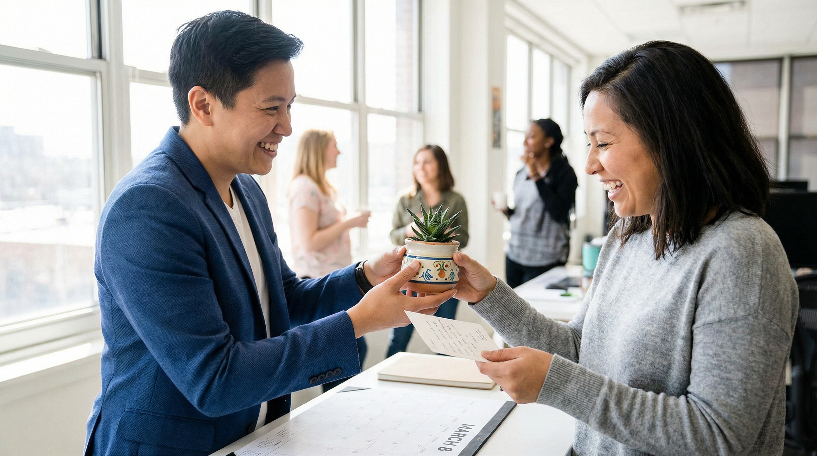 8-martga hamkasbga nima sovg'a qilish kerak | Graver Studio